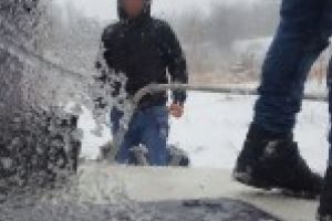 8 persoane ramase izolate si fara alimente in Insula Mica a Brailei au fost salvate de catre politistii de frontiera