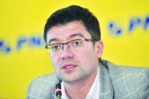 Costel Alexe se pozează cu zebre maro