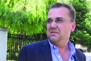 Poa’să ningă, poa’să plouă, am o stagiară nouă