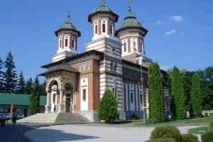 Fenomen inexplicabil într-o biserică din România. Toţi cei care intră aici...