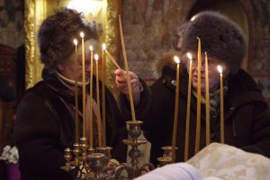 Fie dai milostenie săracilor, fie înduri nedreptatea, săvârşeşti aceeaşi faptă bună