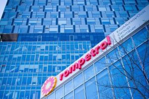 ȘEFUL companiei care a cumpărat ACȚIUNILE ROMPETROL, reţinut în CHINA