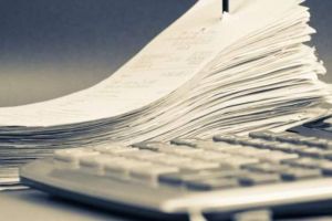 Patroni de magazine din Râşnov, anchetaţi pentru evaziune fiscală