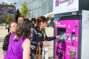 Mai multe automate de bilete din Cluj nu funcţionează la plata cu cadrul. CTP Cluj spune că au fost vandalizate