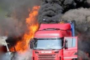 Arşi de vii în cabina TIR-ului după ce butelia la care se încălzeau a explodat