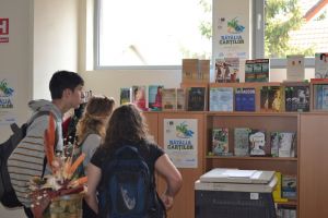 Patru elevi din Miercurea Ciuc şi Topliţa, în concursul „Bătălia cărţilor” contra elevilor din alte zece judeţe