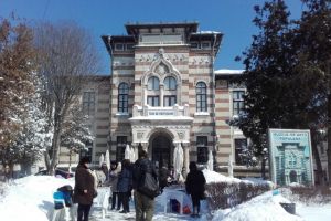 Vremea insorita i-a adus pe constanteni la Targul de Martisoare