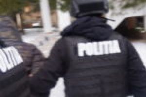 Hydra: 6 reţinuţi în urma percheziţiilor de ieri. Drogurile erau distribuite în doze mici, dar dese!