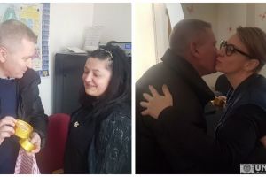 VIDEO. Deputatul Florin Roman, jurnalist 12 ani la ziarul Unirea, s-a întors la redacţie cu… mărţişoare