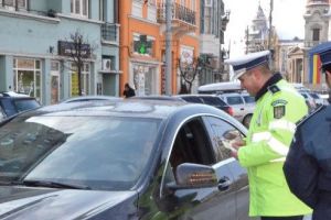 Mărţişoare cu recomandări, de la poliţişti