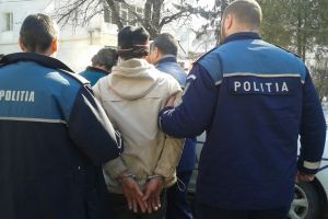 Parava: Doi bărbaţi, reţinuţi pentru că şi-ar fi abuzat nepoţii