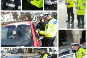 Poliţiştii rutieri au oferit mărţişoare