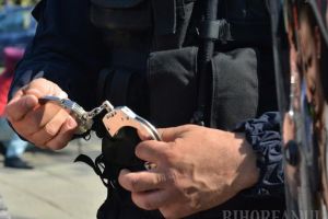 Adevăru-i că se fură: Poliţiştii bihoreni caută portmonee, carduri, beţe de pescuit şi scule furate