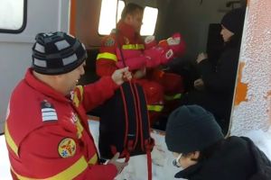 Interventie cu senilata in comuna Pestera, judetul Constanta. Un bebelus, preluat de pompierii ISU
