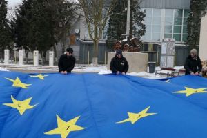 Mega-steagul Uniunii Europene a trecut prin Deva