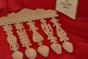 „Lingurar”, realizat de meşterul popular Constantin Perţa, expus la muzeul devean