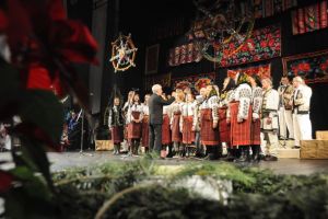 „Sub cer cu cântec şi flori”, spectacol omagial cu Ansamblul „Busuiocul”