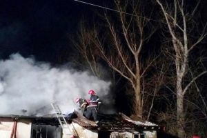 FOTO: O moară din satul Oreavu a ars în urma unui incendiu