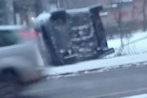 ”Parcare laterală” pe strada Primăverii, în Mănăştur: Ce-ai făcut, măi nene, mă! - FOTO