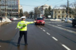 Ziua de 1 Martie le-a oferit politistilor un bun prilej de a felicita doamnele si domnisoarele