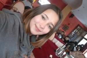 Aţi văzut-o? O fetiţă de 13 ani, din Baia de Arieş, dispărută de acasă, căutată de poliţiştii din Alba