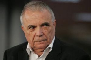 SCANDALOS: cum îi PREMIAZĂ Nicolae Manolescu pe SCRIITORII care îi ridicau ODE lui Ceauşescu! 

