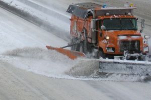 ACCIDENT GRAV în VESTUL ţării! A fost implicată o AUTOSPECIALĂ DE DESZĂPEZIRE