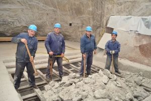 Salina Tg. Ocna: Protest în subteran