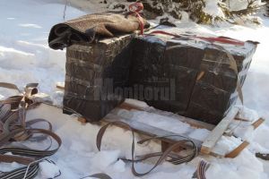 Contrabandă cu sania şi cu autoturismul la graniţă