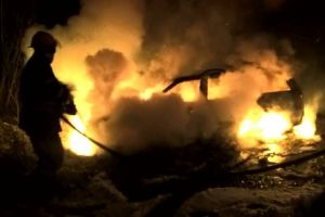 Trei CASE şi un AUTOTURISM au luat FOC. Ce s-a întâmplat