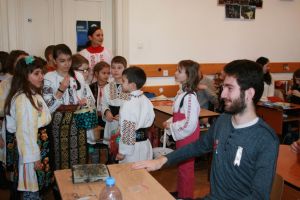 Mărţişorul, tradiţia românească împărtăşită cu drag maghiarilor din Harghita