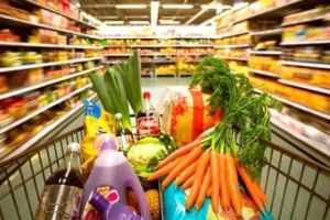 Un nou val de scumpiri la alimente va lovi buzunarele românilor până la Paşte