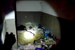 Oameni ai strazii, salvati din frig de politistii locali