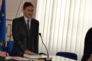 Membri ai ALDE Alba se întreabă dacă Ion Dumitrel este în căutarea unui alt duhovnic