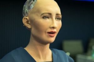 Primul robot cu cetăţenie ajunge în România. Iată ce poate face Sophia l VIDEO