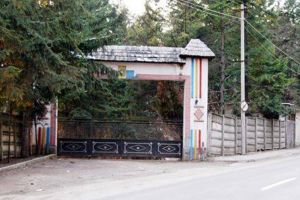 Eforturile Primariei Ramnicu Valcea de a prelua terenul de la fosta Unitate Militara Vladesti au esuat! Liceul de Arte se muta in cladirea… Liceului Chimic?!