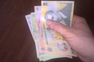 Cum a fost păcălită prin metoda „şmen” o pensionară, în centrul Sucevei