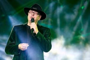 Interpretul de muzică uşoară Ion Suruceanu invită sucevenii la un concert de Ziua Femeii