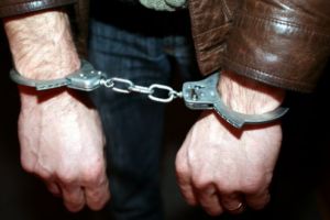 Reţinut de poliţişti pentru agresiune sexuală asupra unei adolescente de 14 ani