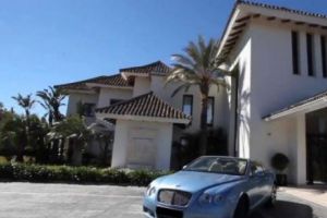 O ROMÂNCĂ a ajuns mai BOGATĂ decât ȚIRIAC. Cine este femeia care acum duce o VIAȚĂ PERFECTĂ