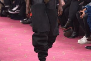  UGG cel mai URÂT brand de încălţăminte a ŞOCAT audienţa  la Paris Fashion Week