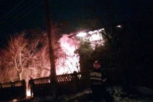 Flacarile au mistuit o gospodarie din Sfintesti