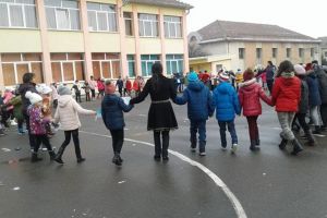 Proiect de lege care propune introducerea obligativităţii acordării de burse pentru elevi, depus la Parlament