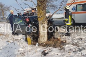 Imagini de la eveniment. Accident rutier grav la iesire din Movilita. Trei persoane, printre care doi copii, au fost ranite. Un copil este in stare foarte grava  (galerie foto)    