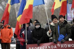 Protest in fata Ministerului Culturii sub deviza: Opriti propaganda homosexuala in scoli si in institutii de cultura