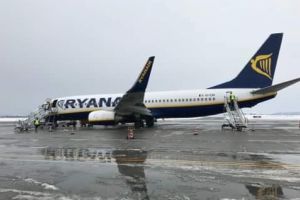 Ryanair: Avionul de la Dusseldorf n-a putut ajunge la Oradea din cauza vremii. Pasagerii au fost trimişi acasă de la Sofia cu autocarul