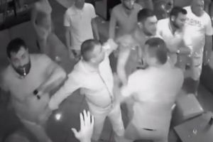 Scandal într-un bar din Satu Mare. Un bărbat a scos o armă airsoft