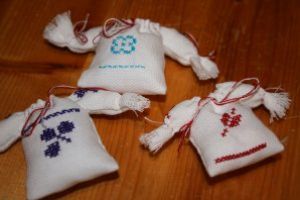 Harghita: Sute de mărţişoare oferite pentru donaţii destinate Casei de Copii din Odorheiu Secuiesc