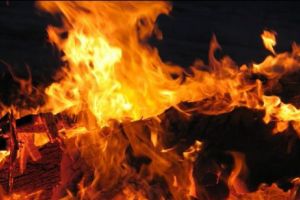 Și-a dat foc în curtea soacrei după ce l-a părăsit nevasta