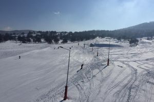 Pârtia Cocoş, deschisă şi astăzi. Se schiază inclusiv în nocturnă